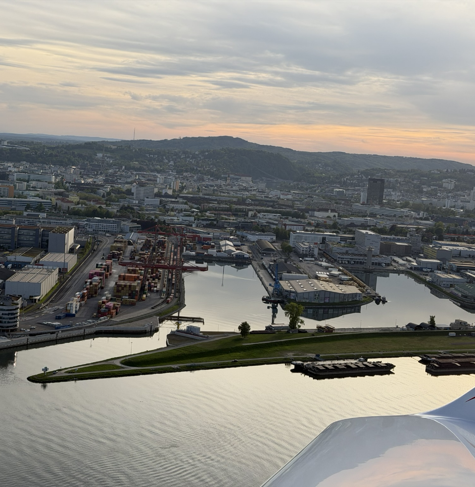 Sonnenuntergang über Stadtteil